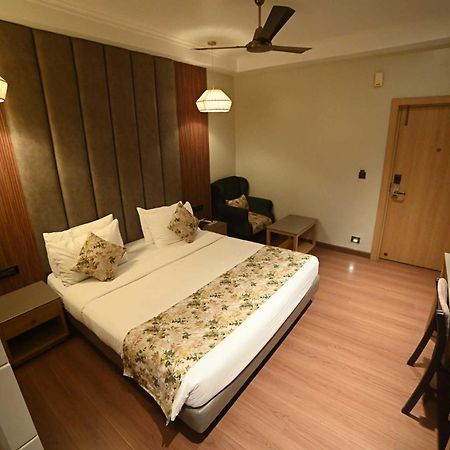 The Cindrella Hotel Siliguri Buitenkant foto