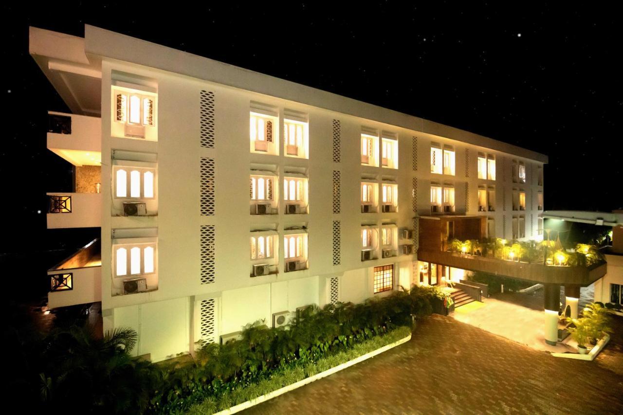 The Cindrella Hotel Siliguri Buitenkant foto