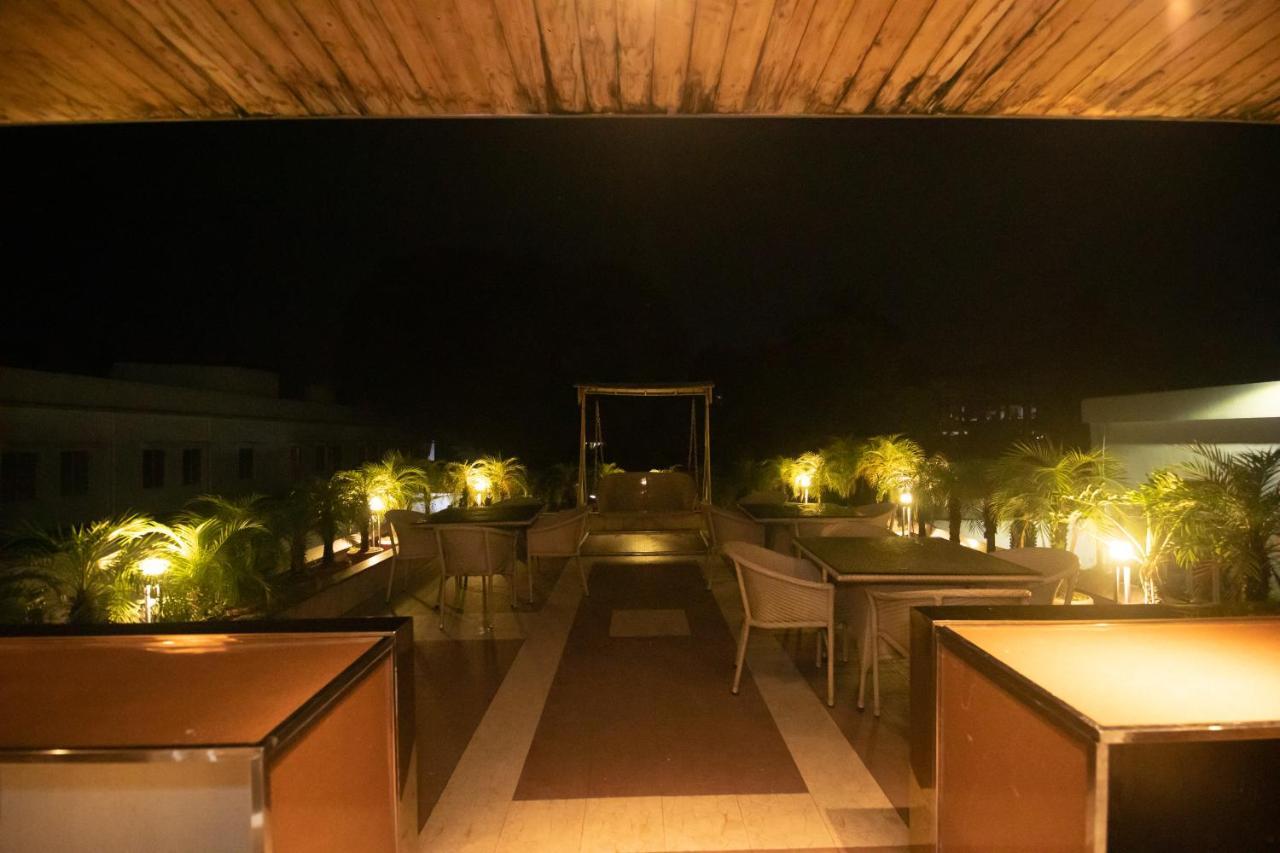 The Cindrella Hotel Siliguri Buitenkant foto