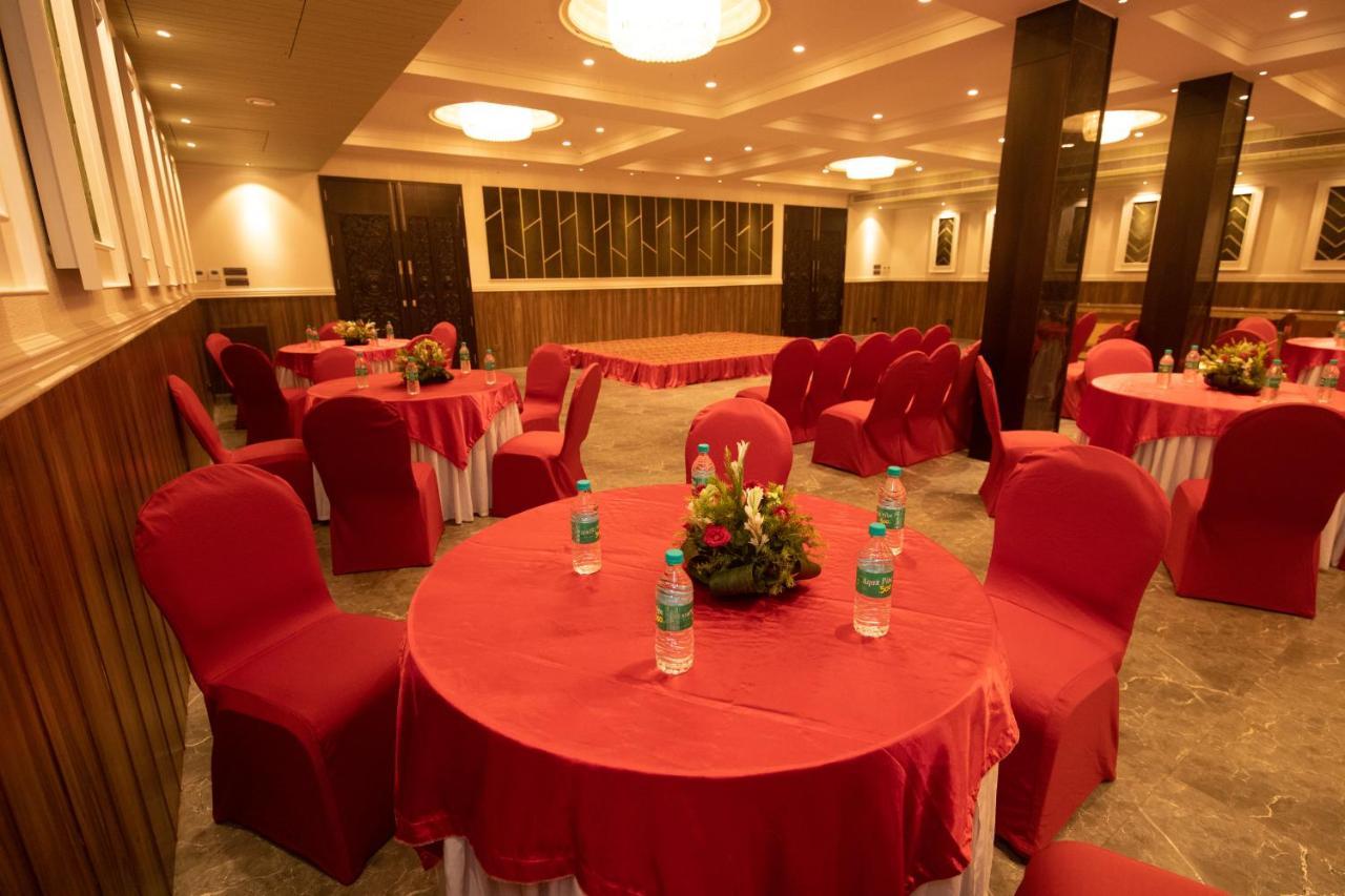 The Cindrella Hotel Siliguri Buitenkant foto