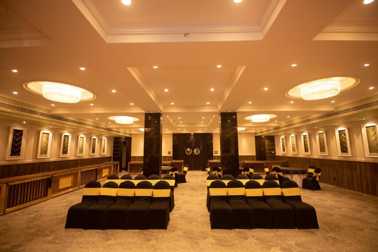 The Cindrella Hotel Siliguri Buitenkant foto