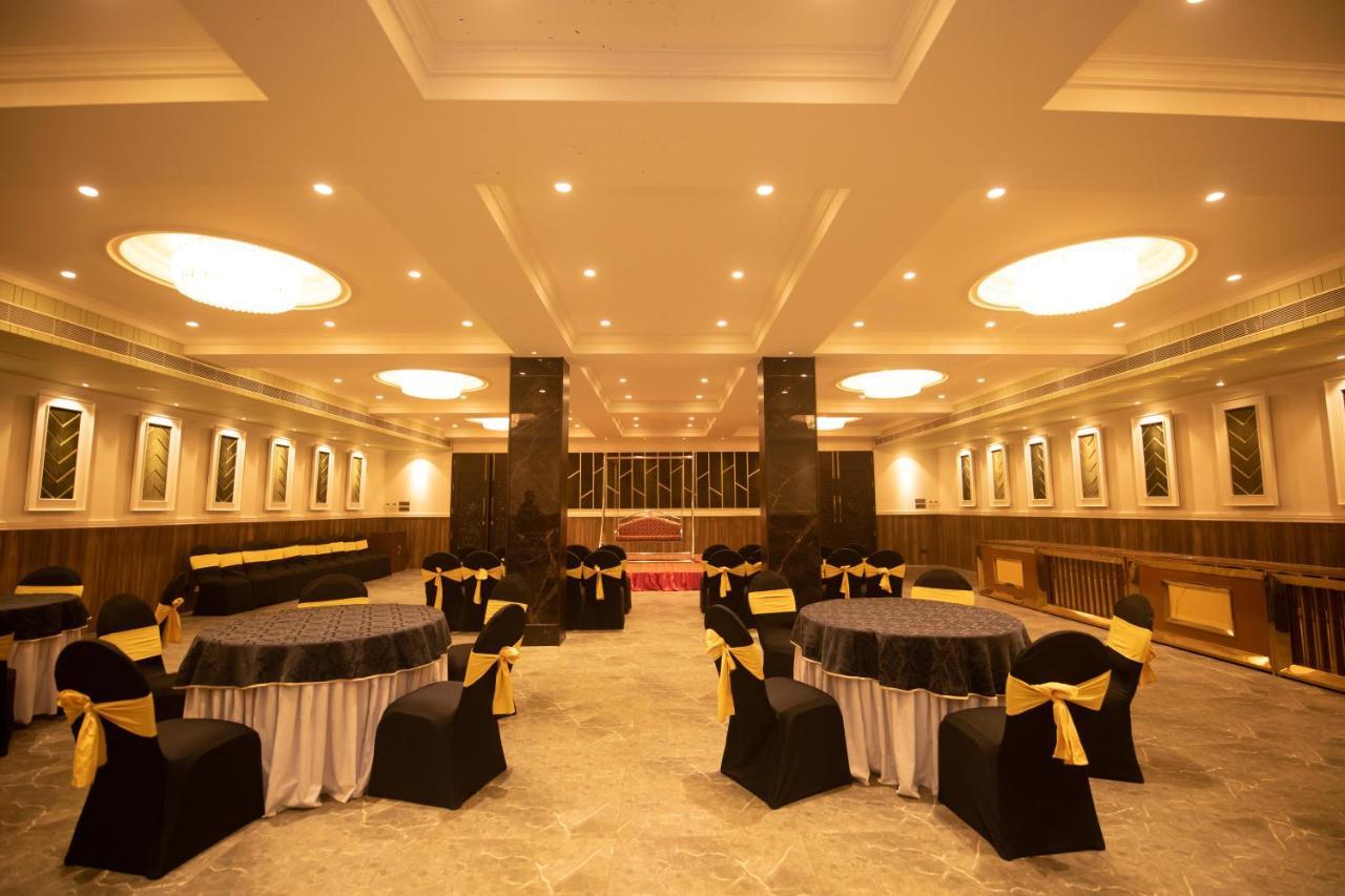 The Cindrella Hotel Siliguri Buitenkant foto