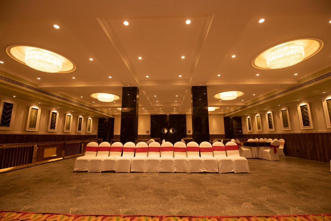 The Cindrella Hotel Siliguri Buitenkant foto