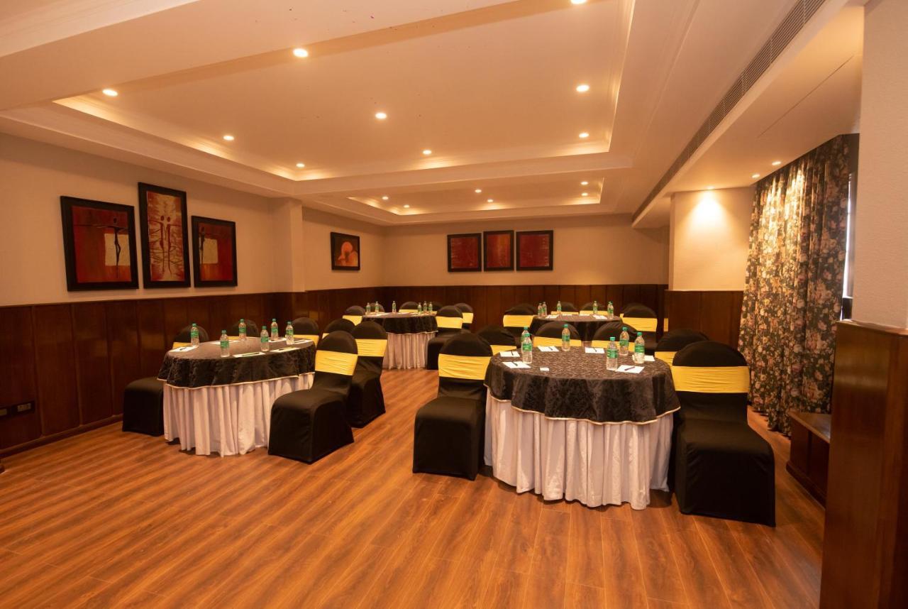 The Cindrella Hotel Siliguri Buitenkant foto