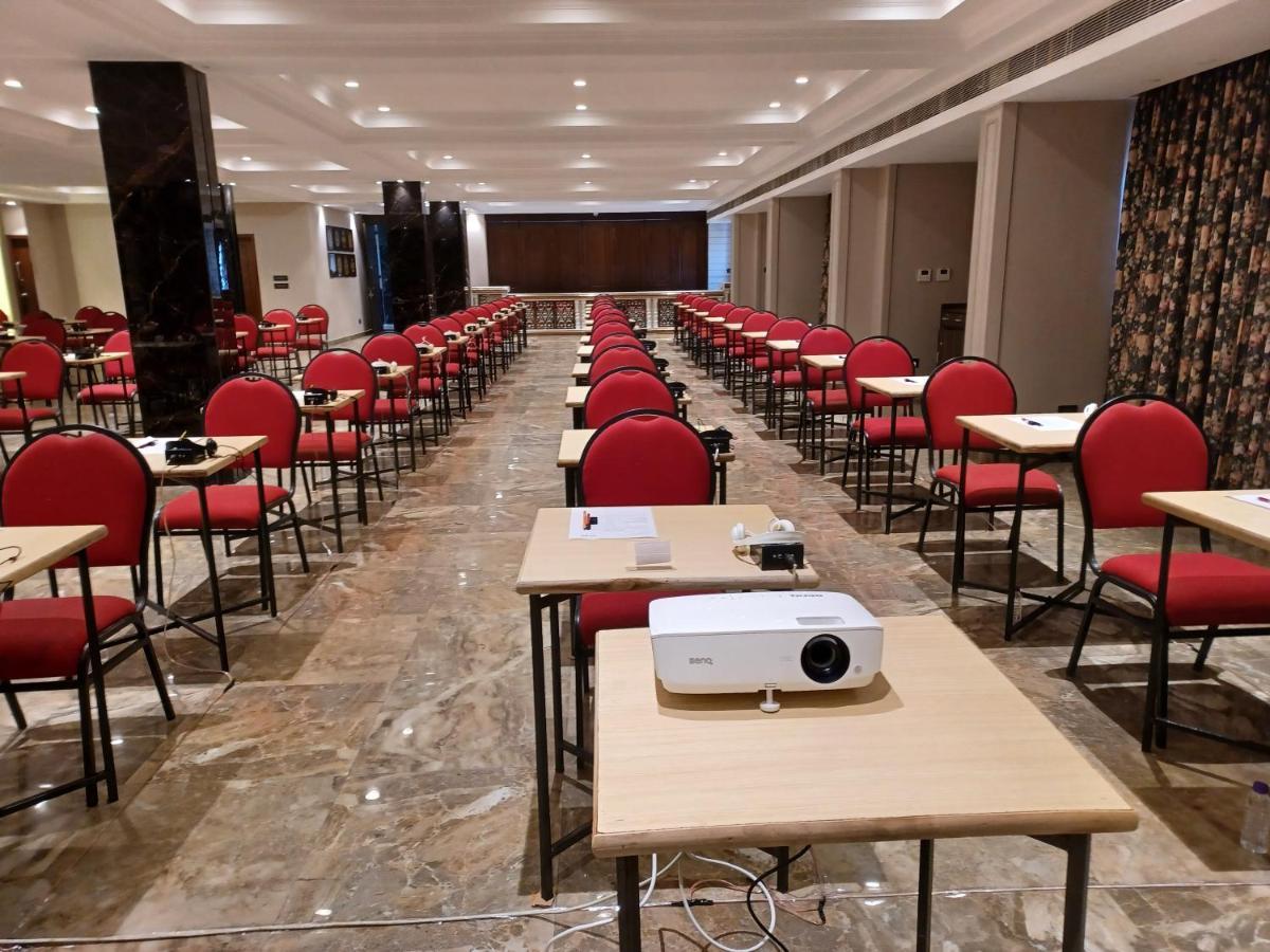 The Cindrella Hotel Siliguri Buitenkant foto