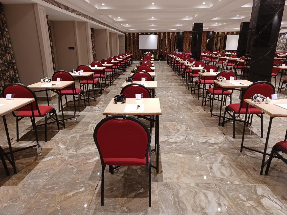 The Cindrella Hotel Siliguri Buitenkant foto