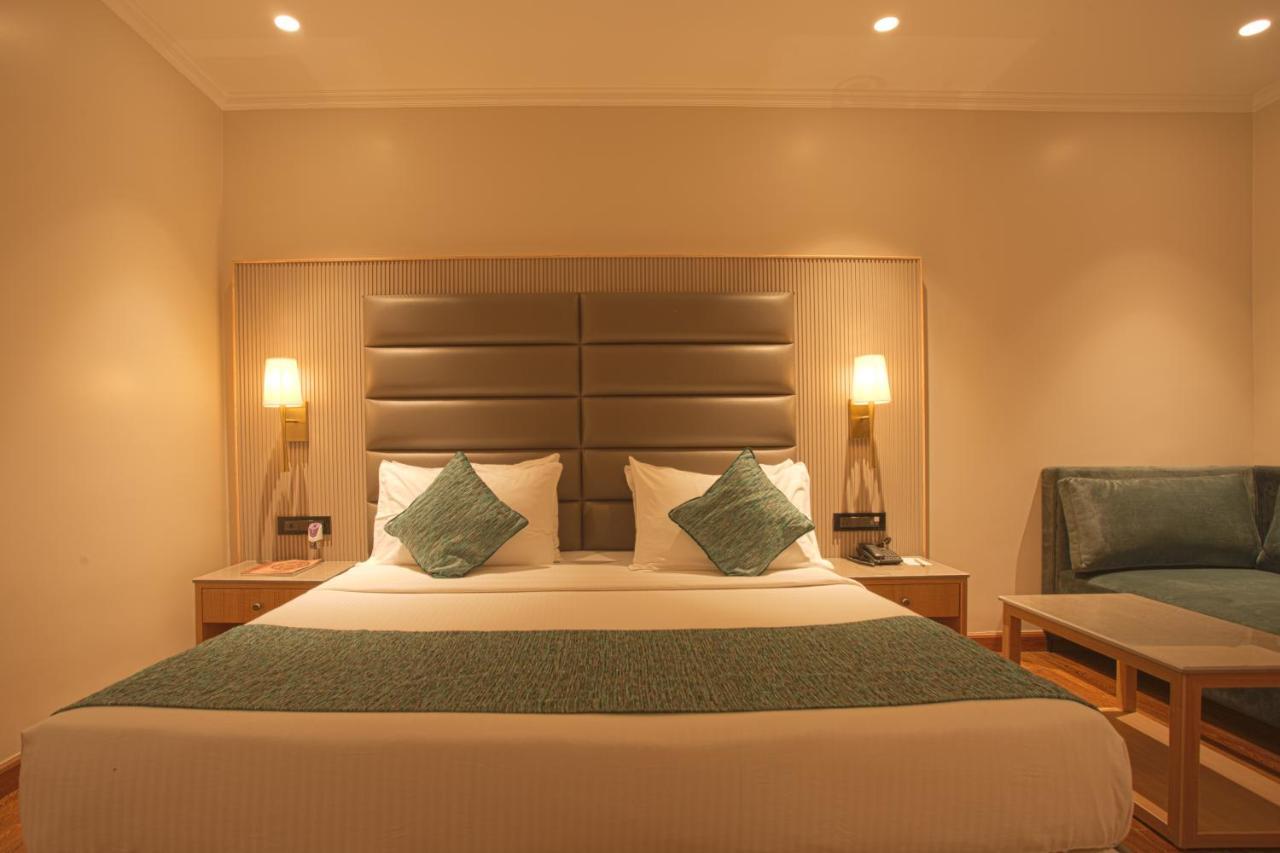 The Cindrella Hotel Siliguri Buitenkant foto