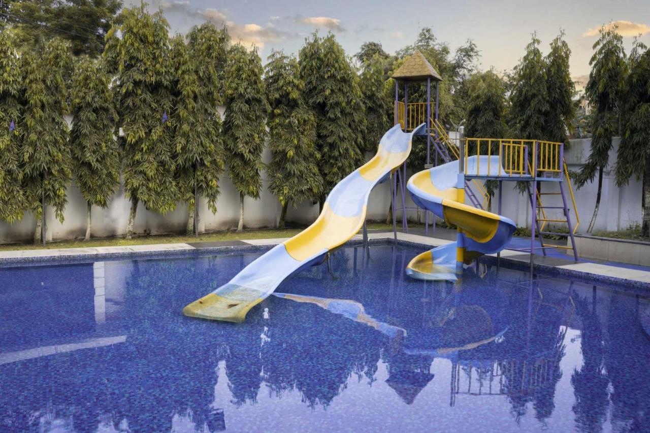 The Cindrella Hotel Siliguri Buitenkant foto