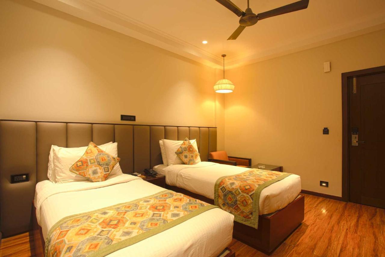 The Cindrella Hotel Siliguri Buitenkant foto