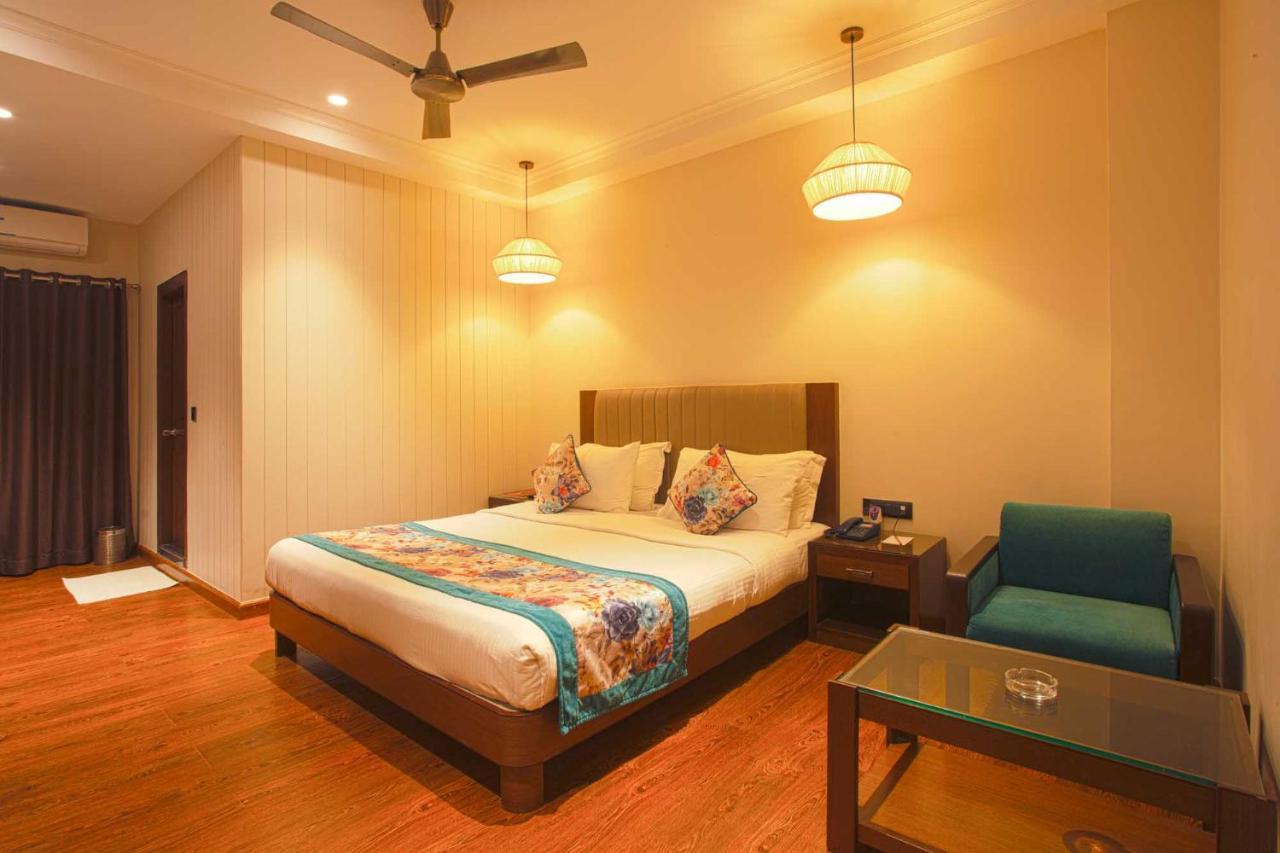The Cindrella Hotel Siliguri Buitenkant foto
