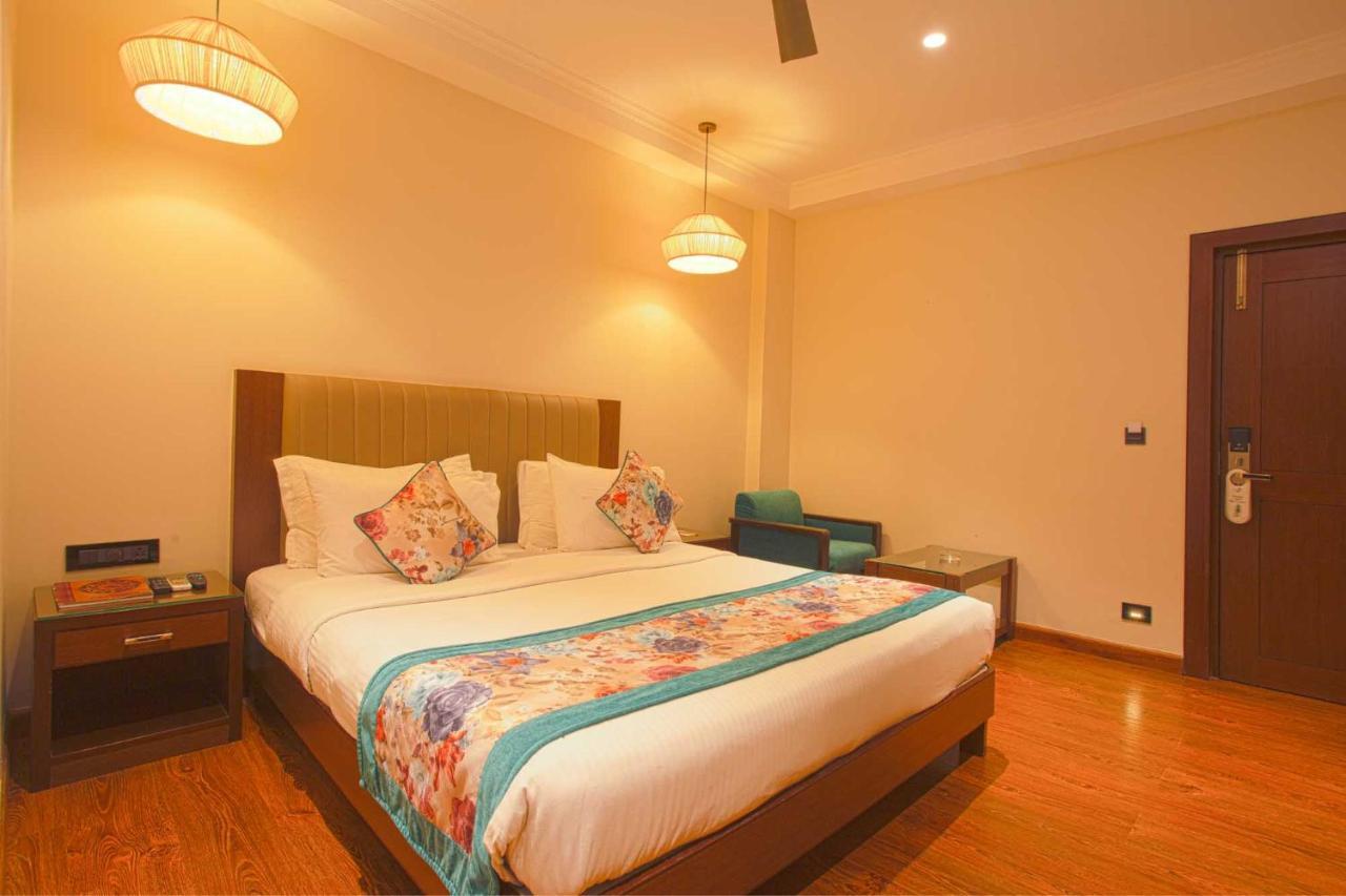 The Cindrella Hotel Siliguri Buitenkant foto