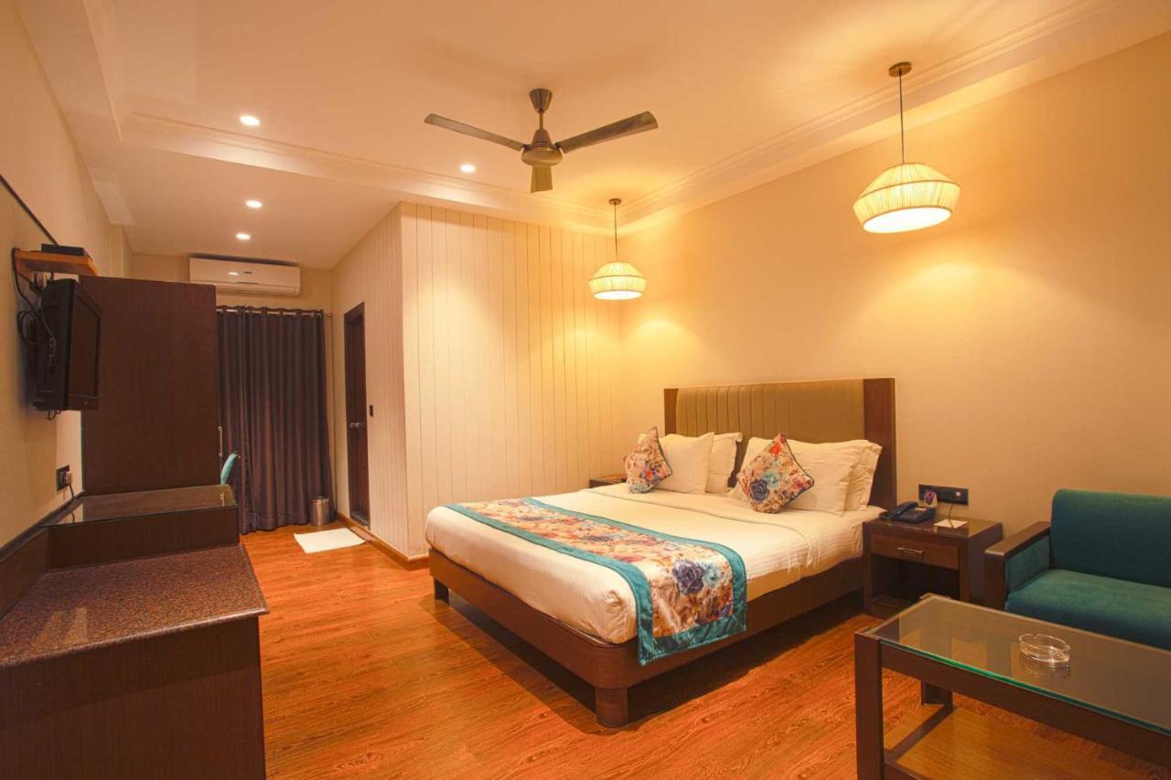 The Cindrella Hotel Siliguri Buitenkant foto