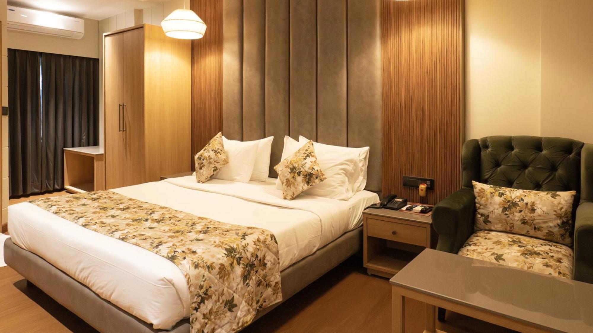 The Cindrella Hotel Siliguri Buitenkant foto