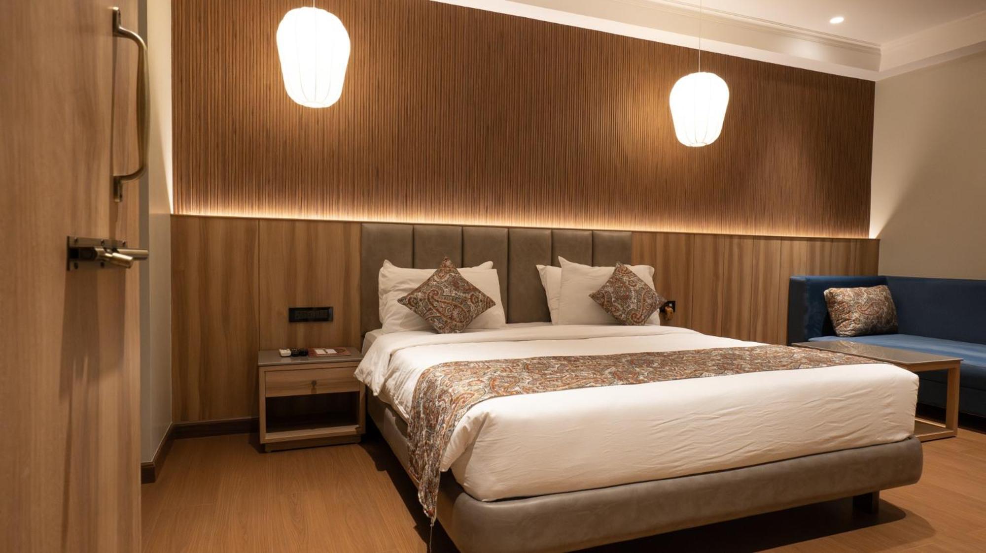 The Cindrella Hotel Siliguri Buitenkant foto