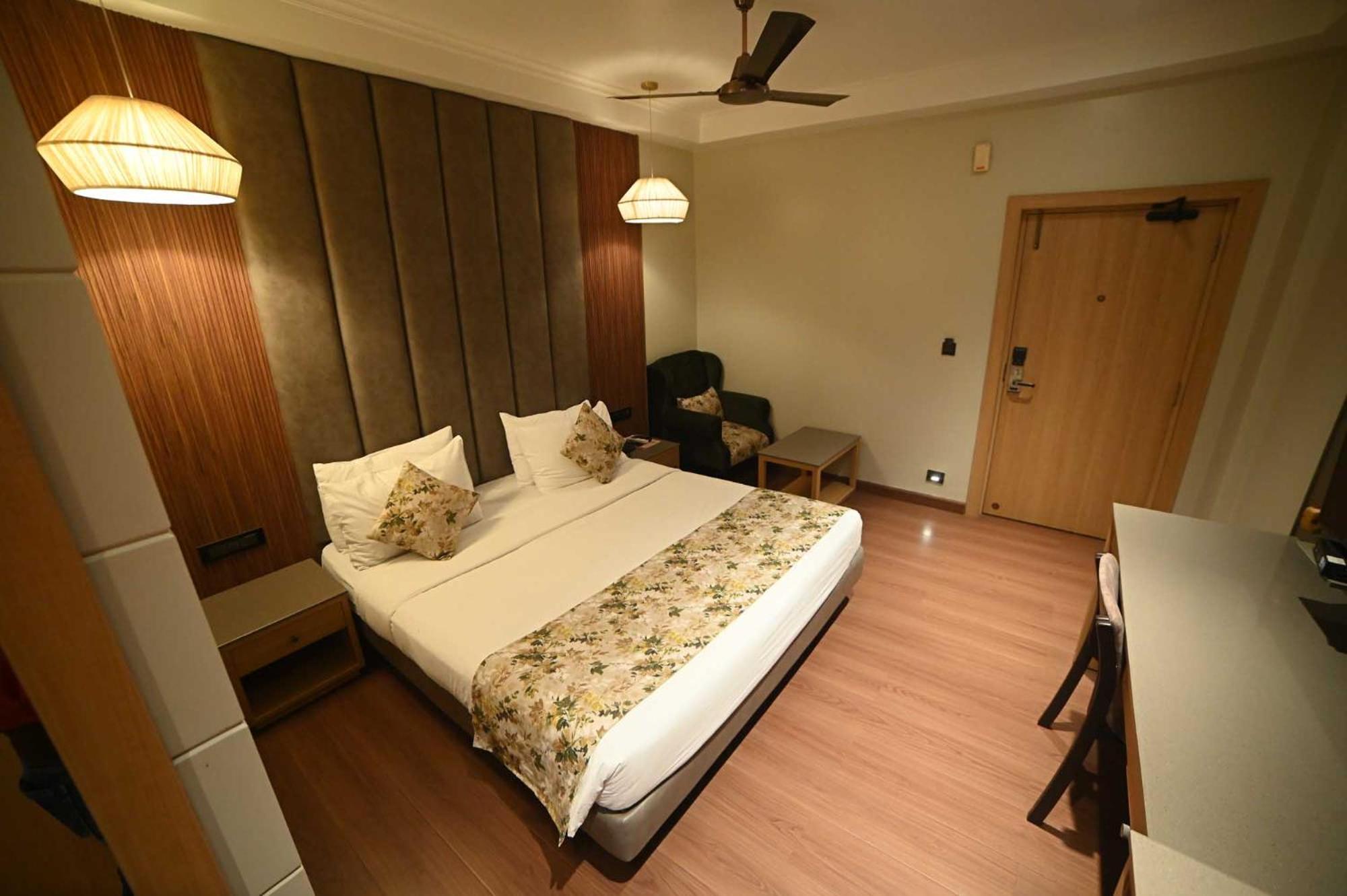 The Cindrella Hotel Siliguri Buitenkant foto
