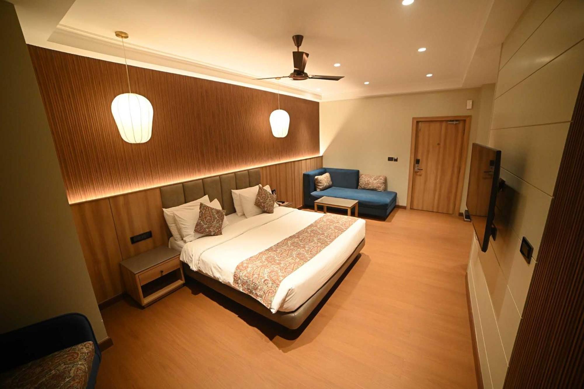 The Cindrella Hotel Siliguri Buitenkant foto