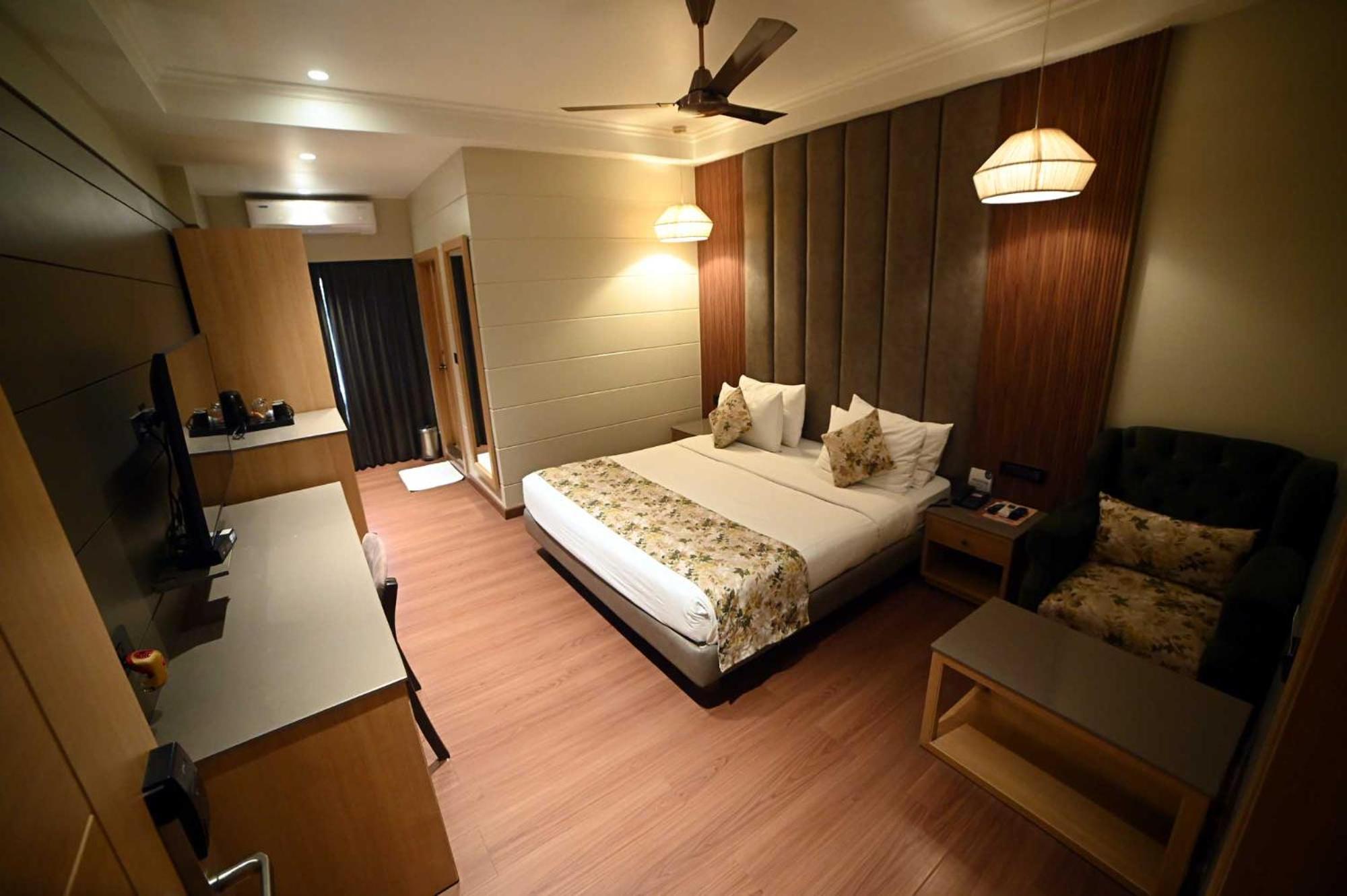 The Cindrella Hotel Siliguri Buitenkant foto