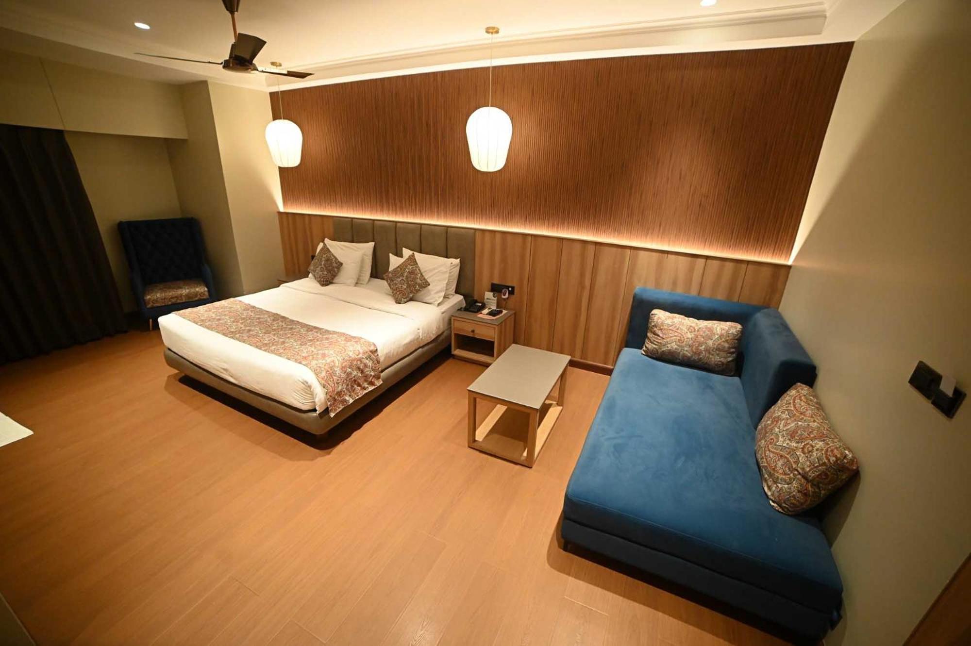 The Cindrella Hotel Siliguri Buitenkant foto