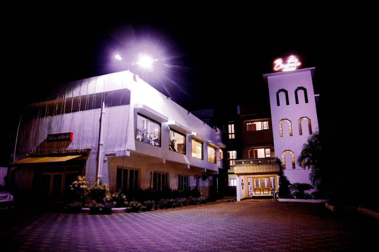 The Cindrella Hotel Siliguri Buitenkant foto